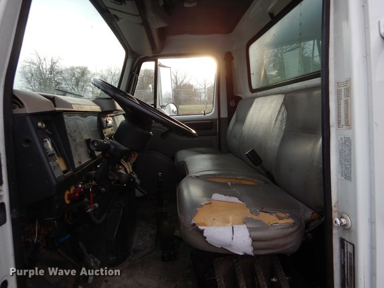 image for item DH6856 2001 International 4700 box truck