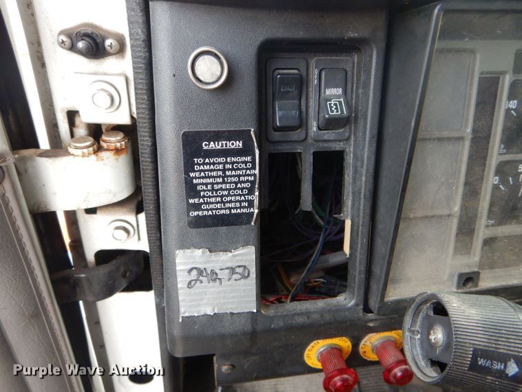 image for item DH6856 2001 International 4700 box truck