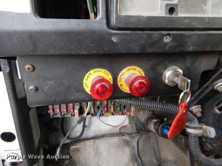 image for item DH6856 2001 International 4700 box truck