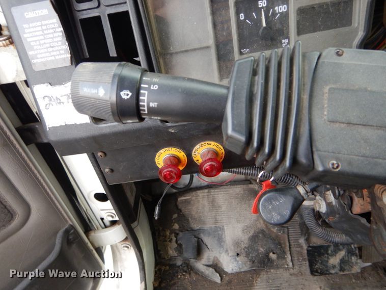 image for item DH6856 2001 International 4700 box truck