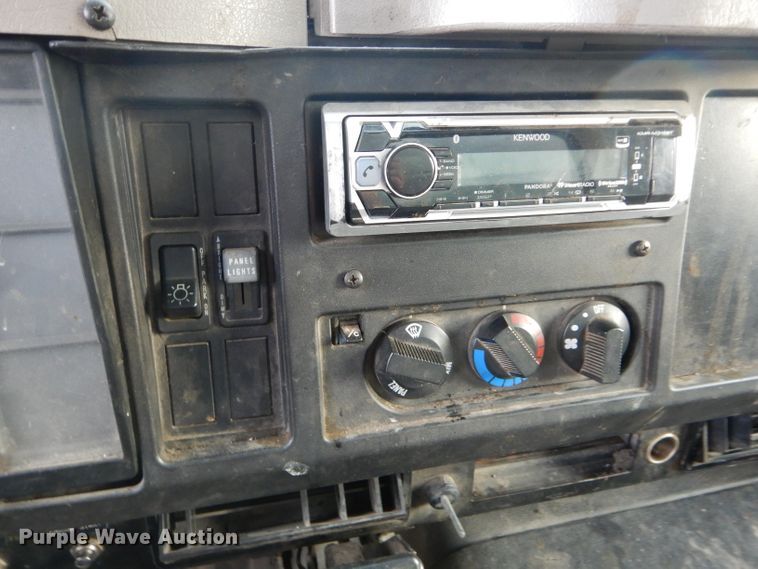 image for item DH6856 2001 International 4700 box truck