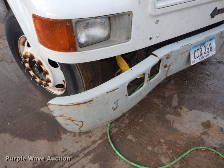 image for item DH6856 2001 International 4700 box truck