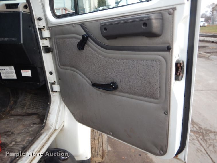 image for item DH6856 2001 International 4700 box truck