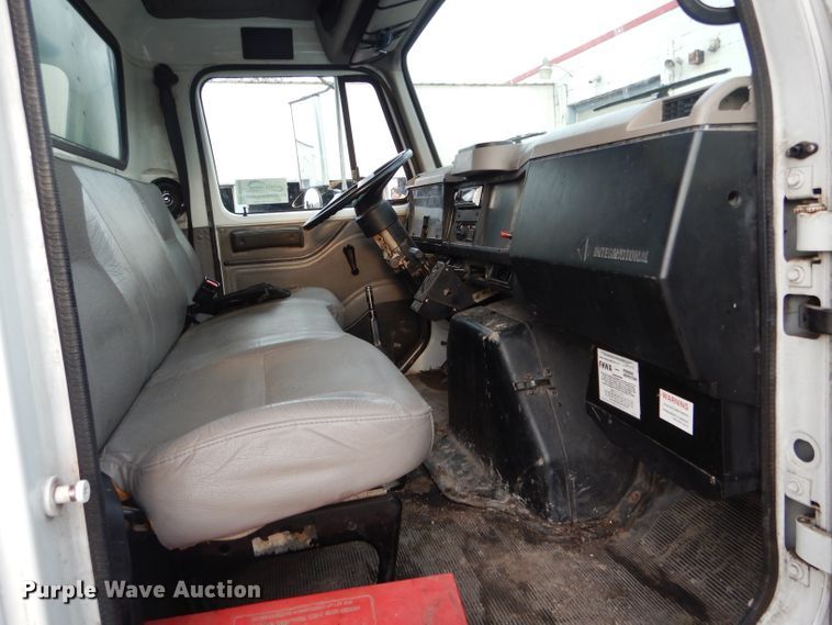 image for item DH6856 2001 International 4700 box truck