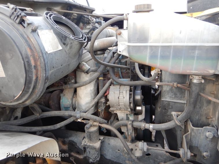 image for item DH6856 2001 International 4700 box truck