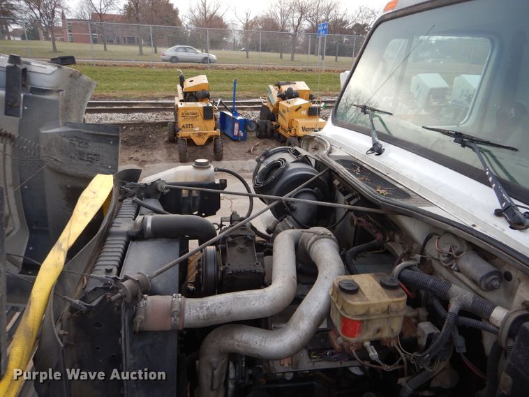 image for item DH6856 2001 International 4700 box truck