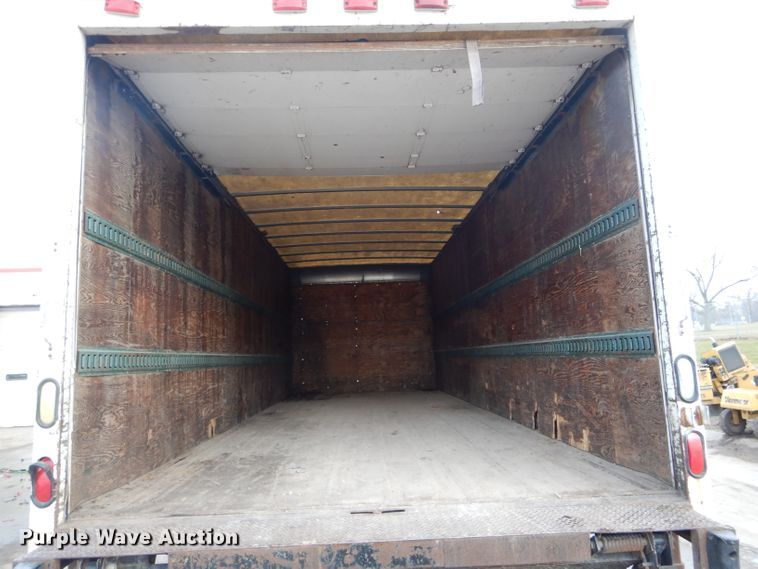 image for item DH6856 2001 International 4700 box truck