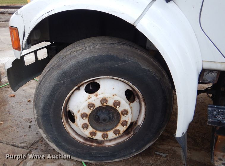 image for item DH6856 2001 International 4700 box truck