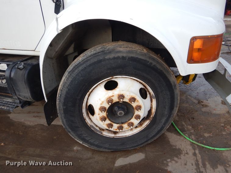 image for item DH6856 2001 International 4700 box truck