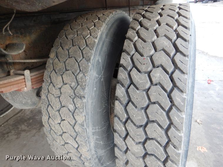 image for item DH6856 2001 International 4700 box truck