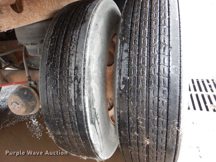 image for item DH6860 2005 Wabash dry van trailer