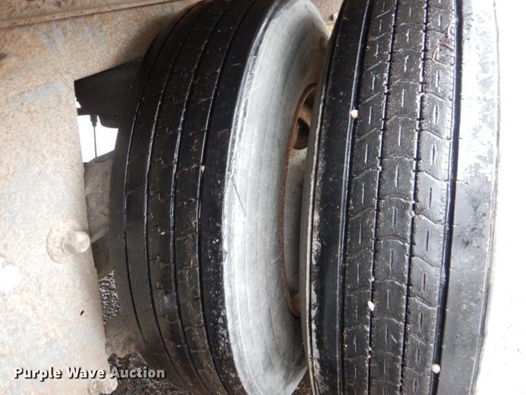 image for item DH6860 2005 Wabash dry van trailer