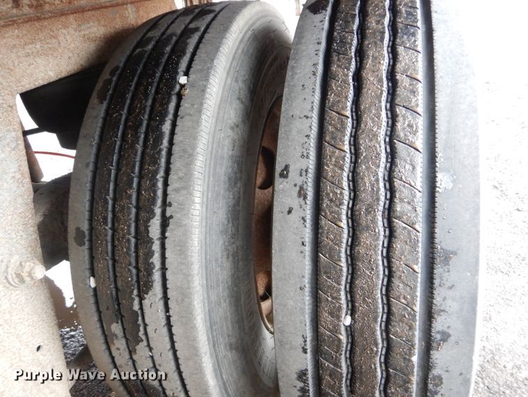 image for item DH6860 2005 Wabash dry van trailer