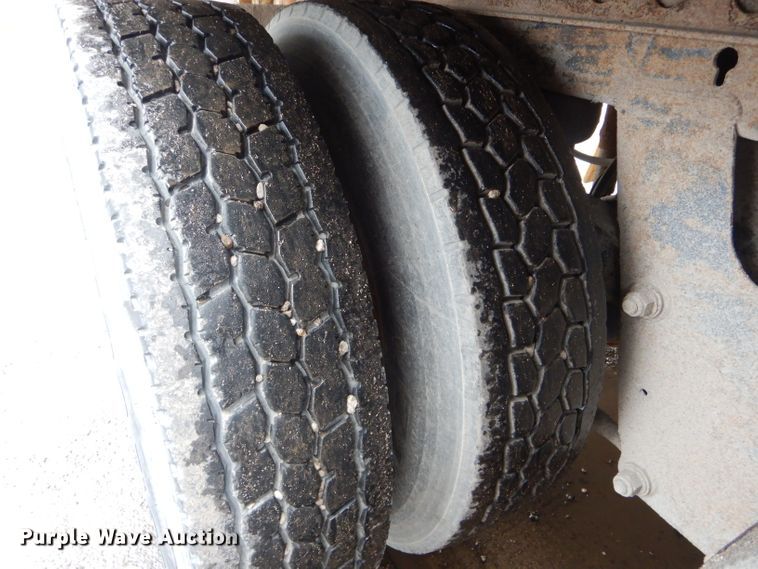 image for item DH6861 2005 Wabash dry van trailer