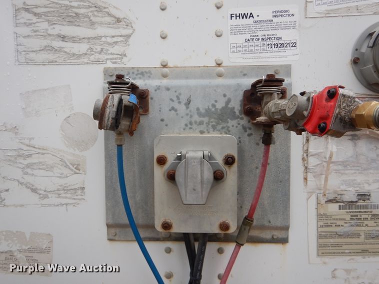 image for item DH6862 2005 Wabash dry van trailer