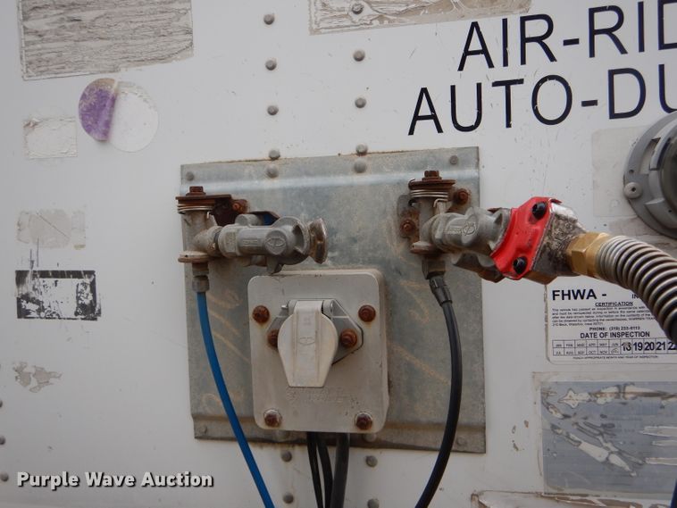 image for item DH6865 2005 Wabash dry van trailer