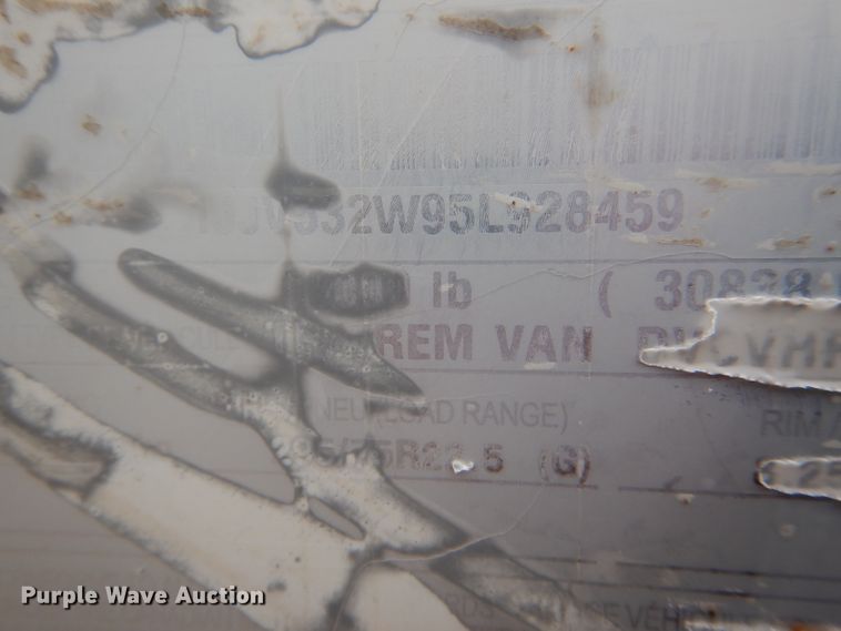 image for item DH6865 2005 Wabash dry van trailer