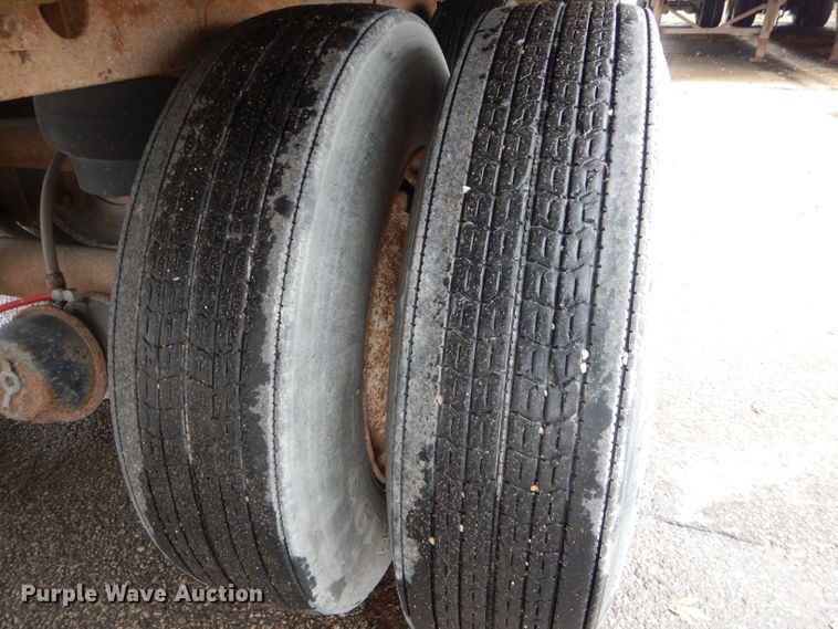 image for item DH6867 2005 Wabash dry van trailer