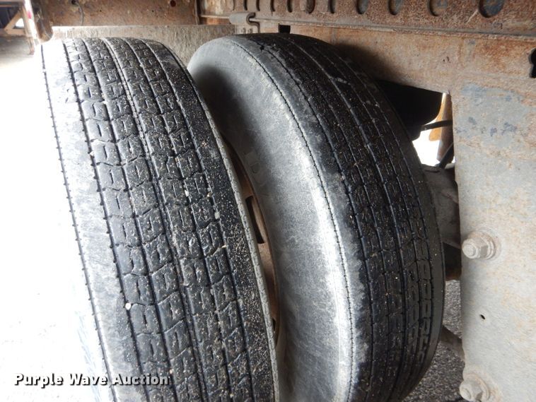 image for item DH6867 2005 Wabash dry van trailer