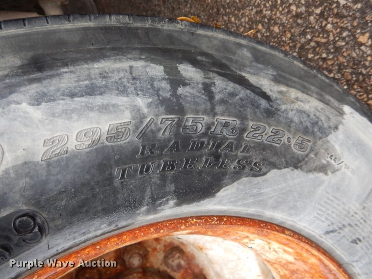 image for item DH6868 2005 Wabash dry van trailer