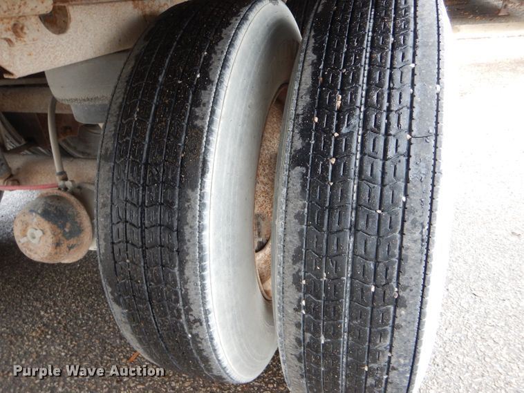 image for item DH6868 2005 Wabash dry van trailer