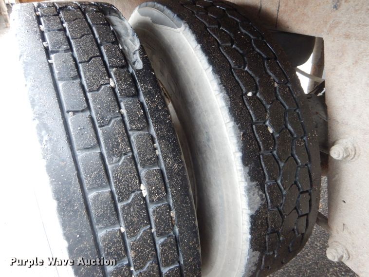 image for item DH6868 2005 Wabash dry van trailer