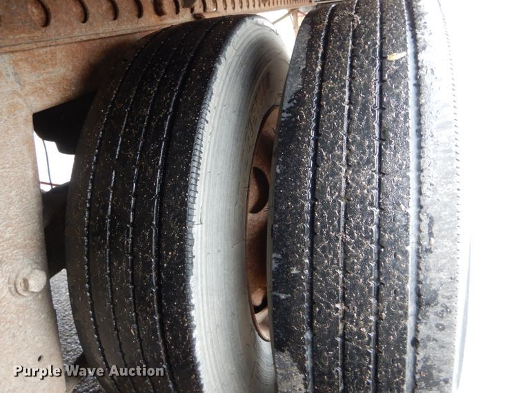 image for item DH6869 2005 Wabash dry van trailer