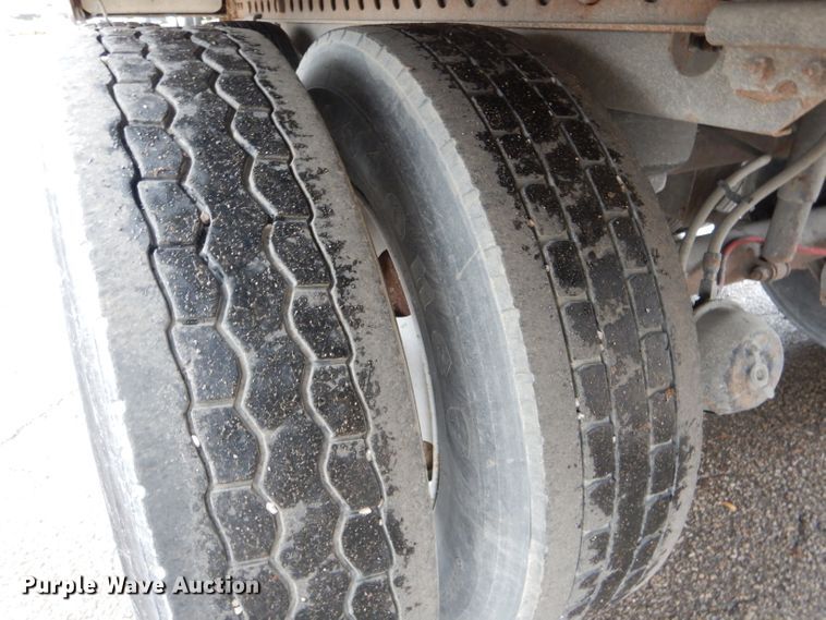 image for item DH6872 2006 Wabash dry van trailer