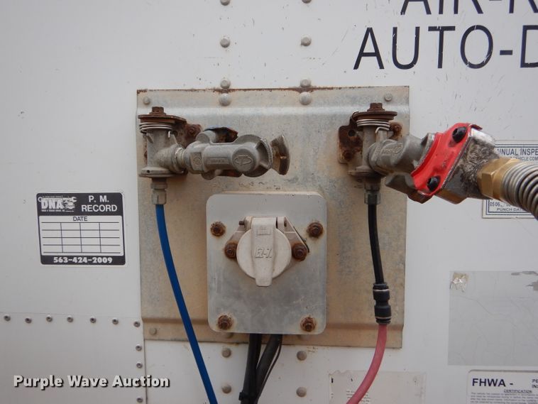 image for item DH6873 2005 Wabash dry van trailer