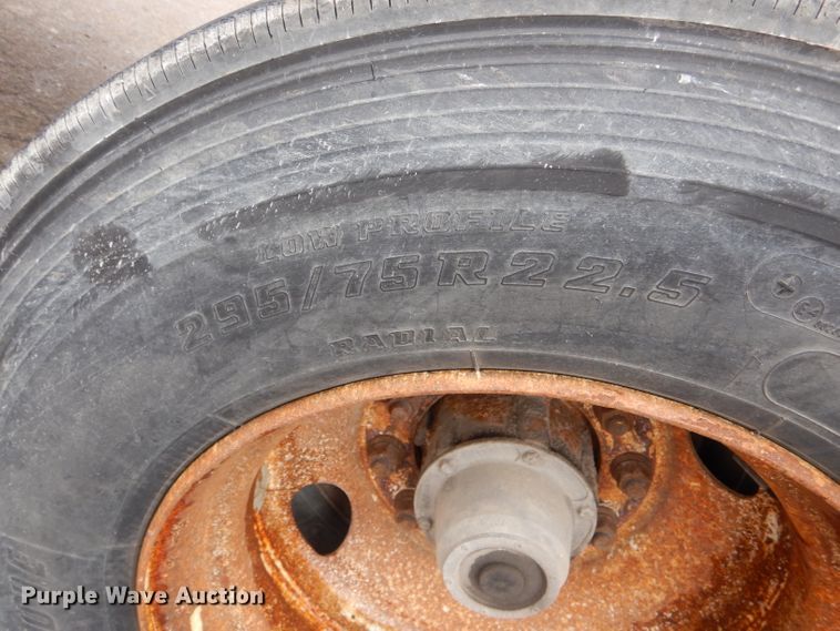 image for item DH6873 2005 Wabash dry van trailer