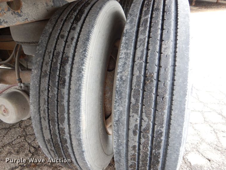 image for item DH6873 2005 Wabash dry van trailer