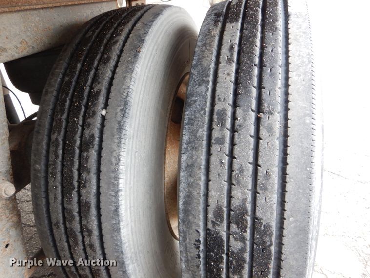 image for item DH6873 2005 Wabash dry van trailer