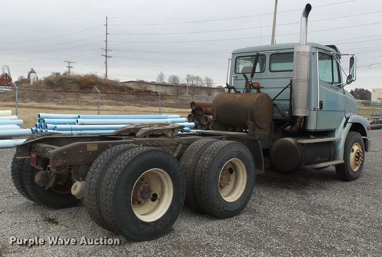 image for item DH7800 1999 Freightliner FL112 semi truck