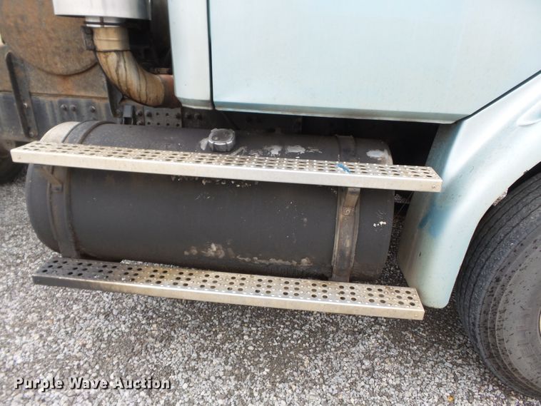 image for item DH7800 1999 Freightliner FL112 semi truck