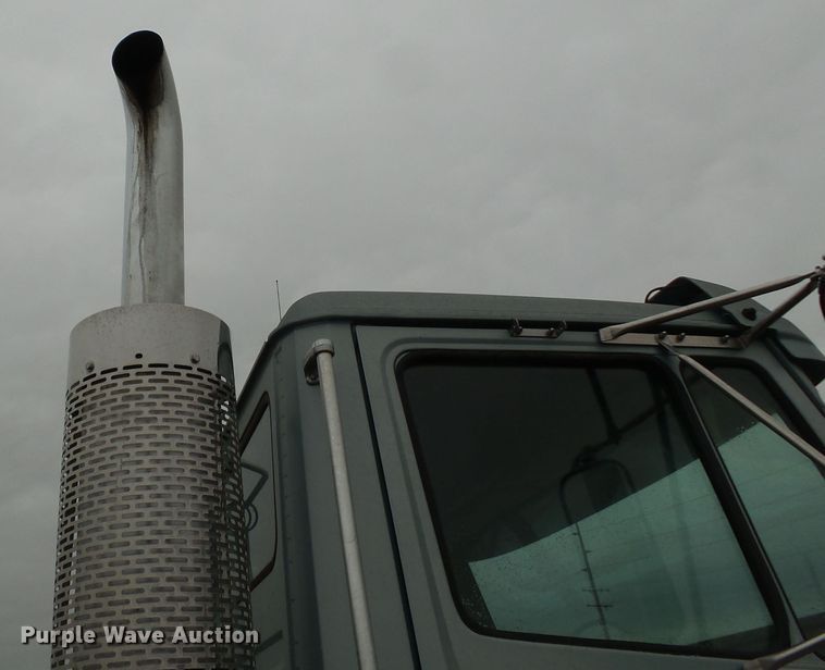 image for item DH7800 1999 Freightliner FL112 semi truck