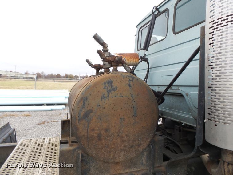 image for item DH7800 1999 Freightliner FL112 semi truck