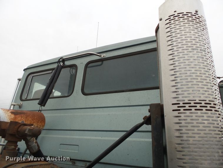 image for item DH7800 1999 Freightliner FL112 semi truck