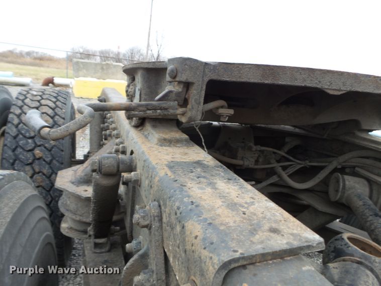 image for item DH7800 1999 Freightliner FL112 semi truck