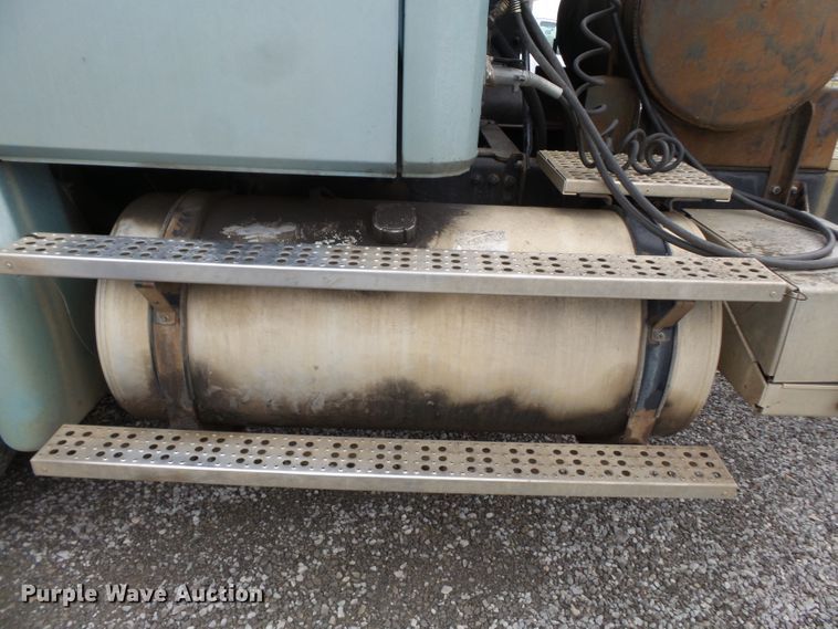 image for item DH7800 1999 Freightliner FL112 semi truck