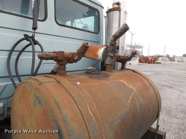 image for item DH7800 1999 Freightliner FL112 semi truck