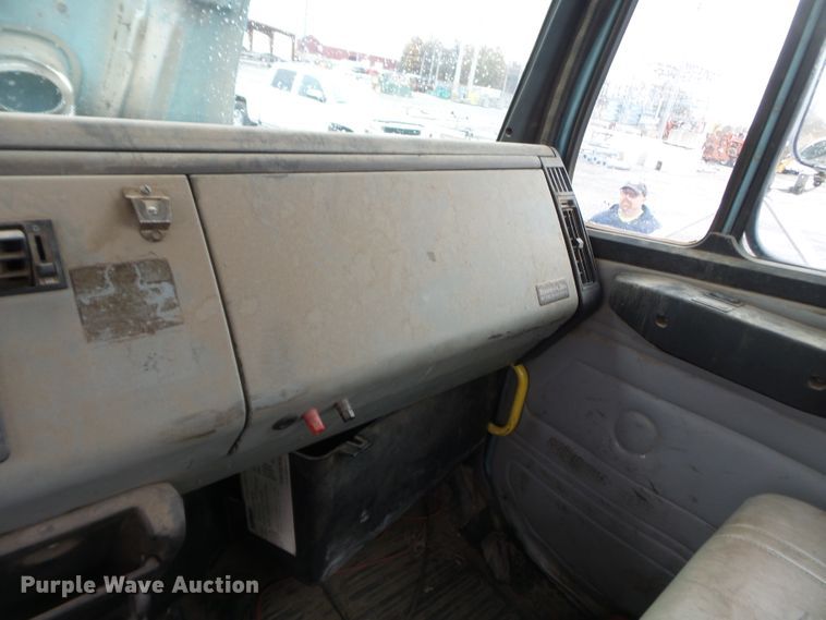 image for item DH7800 1999 Freightliner FL112 semi truck