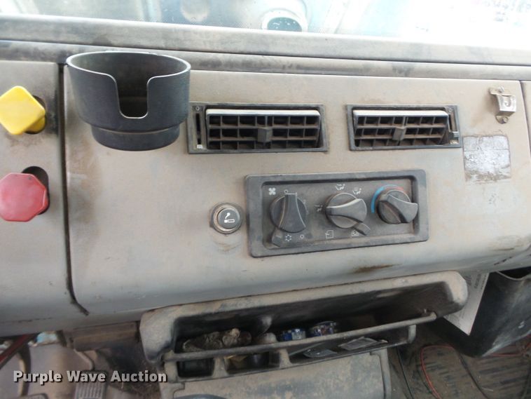 image for item DH7800 1999 Freightliner FL112 semi truck