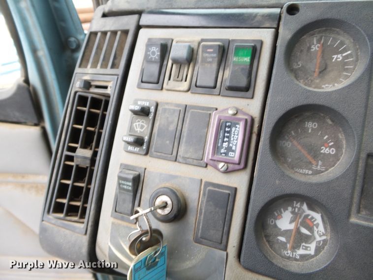 image for item DH7800 1999 Freightliner FL112 semi truck