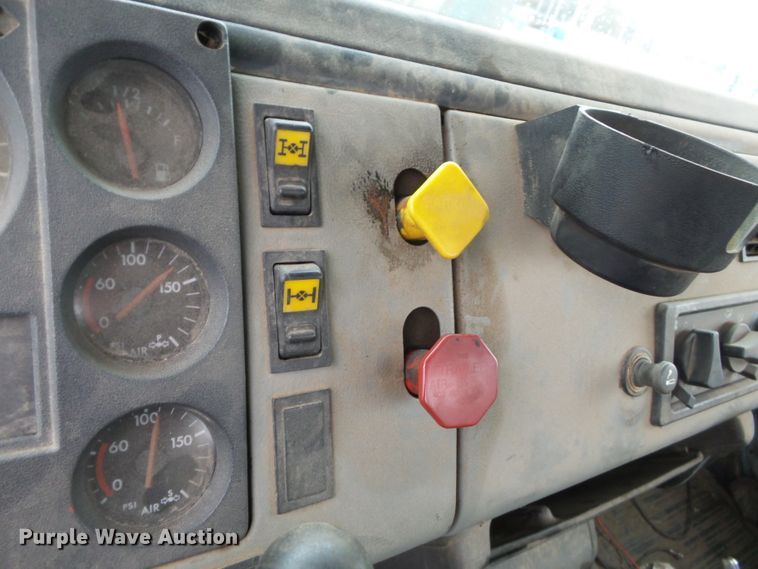 image for item DH7800 1999 Freightliner FL112 semi truck