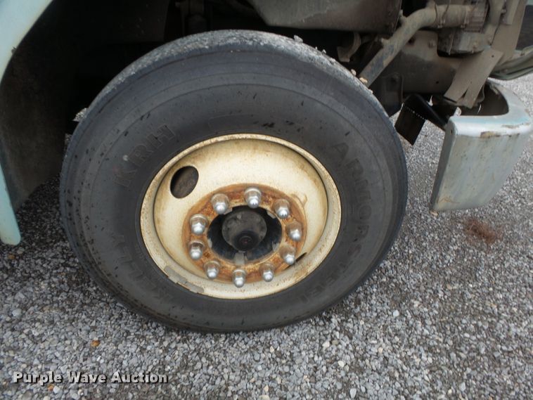 image for item DH7800 1999 Freightliner FL112 semi truck