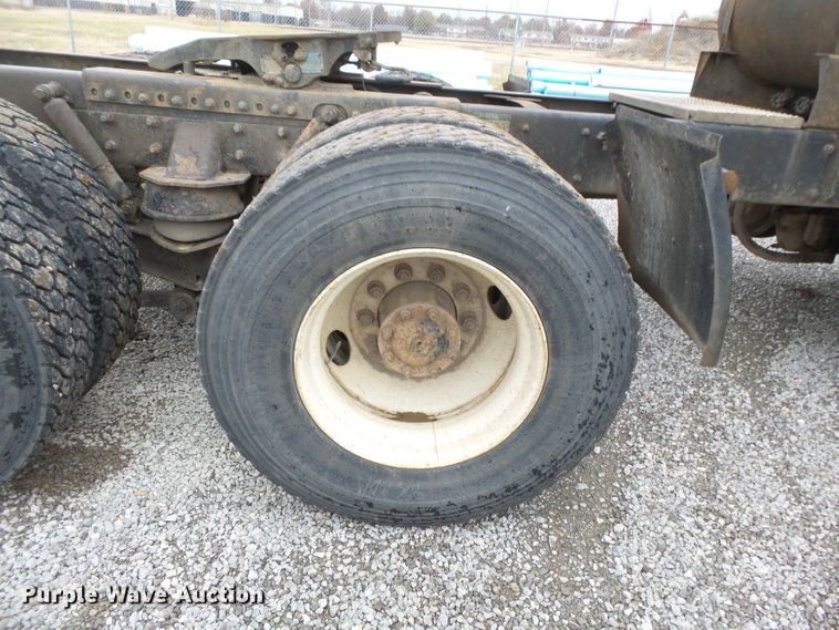 image for item DH7800 1999 Freightliner FL112 semi truck