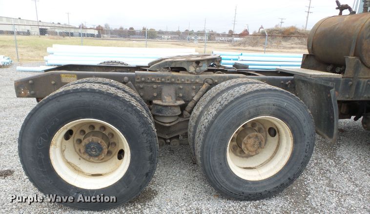 image for item DH7800 1999 Freightliner FL112 semi truck