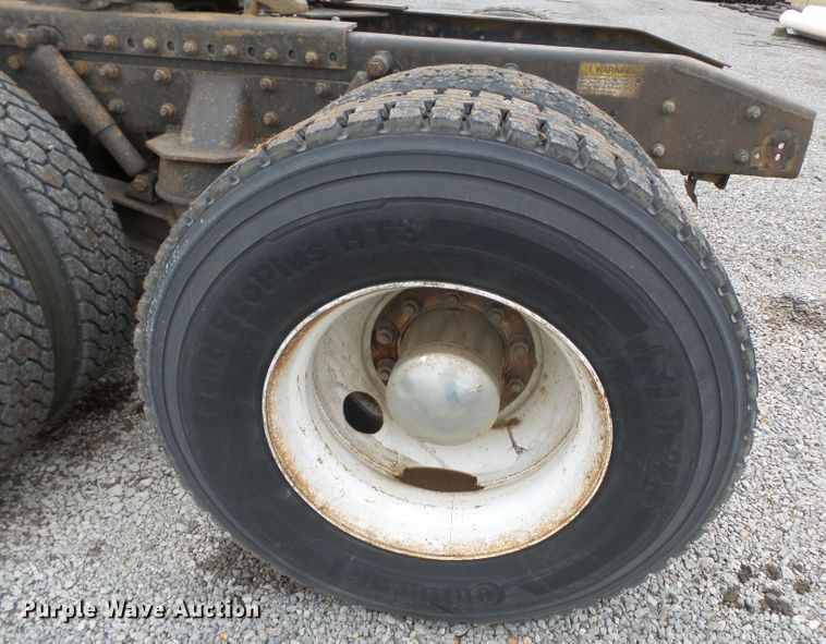 image for item DH7800 1999 Freightliner FL112 semi truck