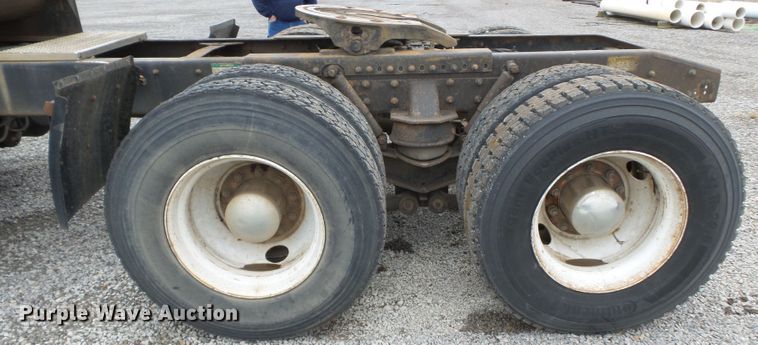 image for item DH7800 1999 Freightliner FL112 semi truck