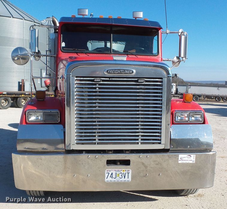 image for item DH7820 2000 Freightliner Classic semi truck